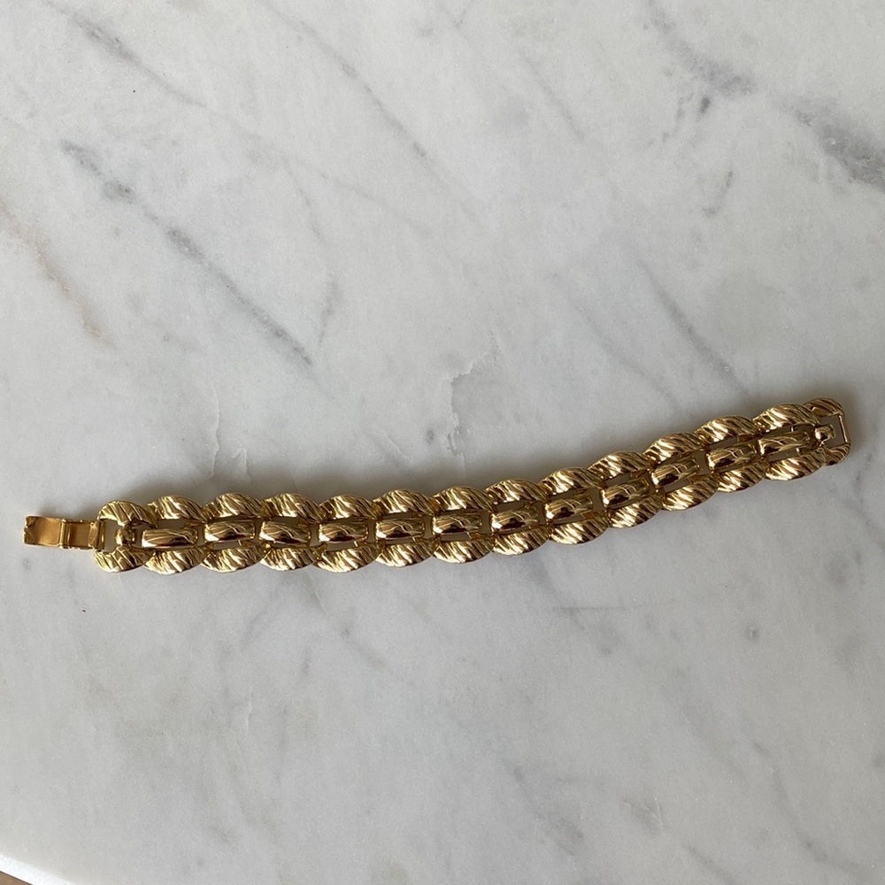 Vintage Monet Gold Chain Bracelet - Picture 3 of 3